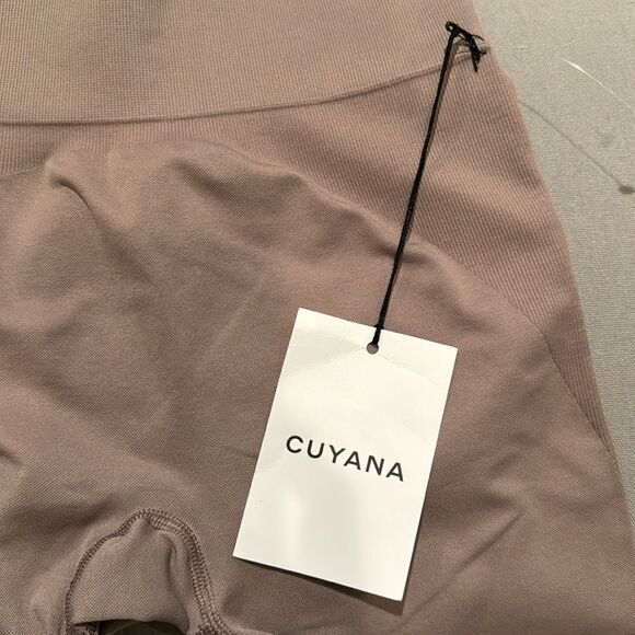 Cuyana 2022 Stretch High Waist Seamless Neutral Leggings in Mushroom Sz S/M - Picture 5 of 9